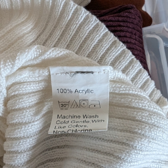 Ribbed Cropped Short Sleeve Knit Cardigan - Picture 3 of 3